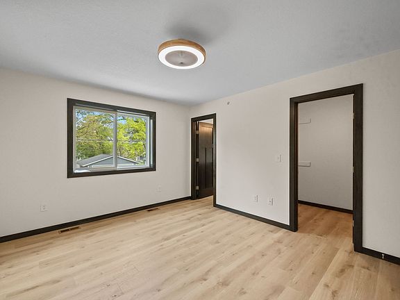 5th image of 209 4th Ave N