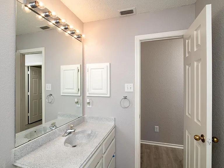 1329 Maywood Ct — Photo 19