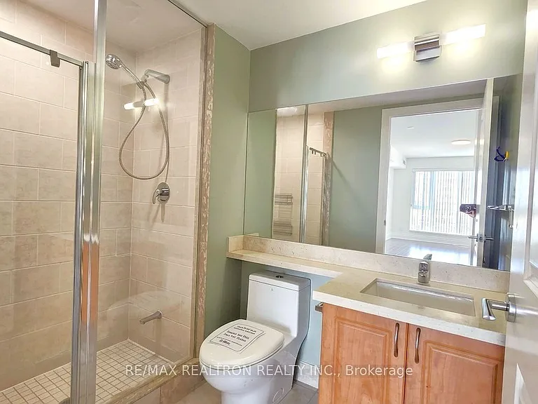 39 Upper Duke Cres #604 — Photo 13