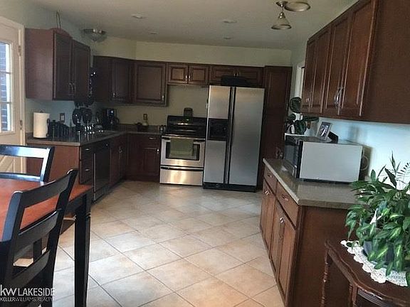 4th image of 31044 Shawn Dr