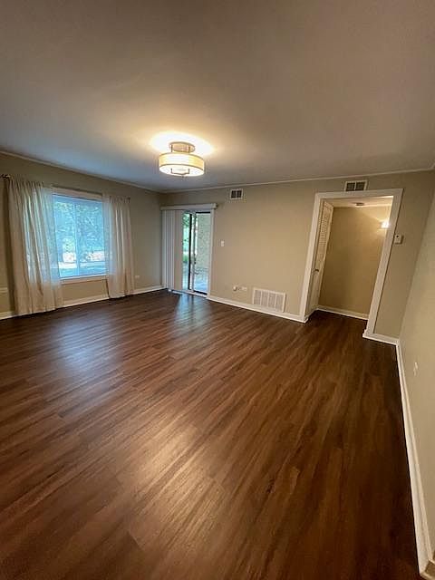 1st image of 6104 Knoll Valley Dr