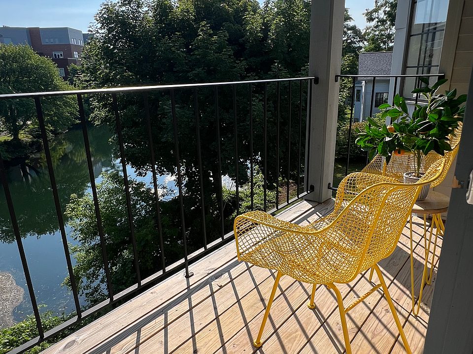 1st image of 525 Riverine Dr #303