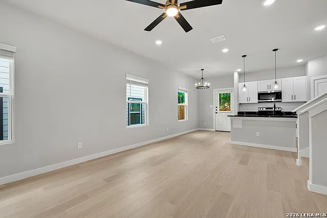 3 bed, 2.5 bath, $1,850 — Photo 2