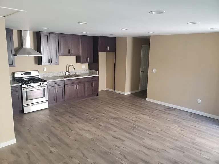 11069 Yarmouth Ave #B — Photo 8