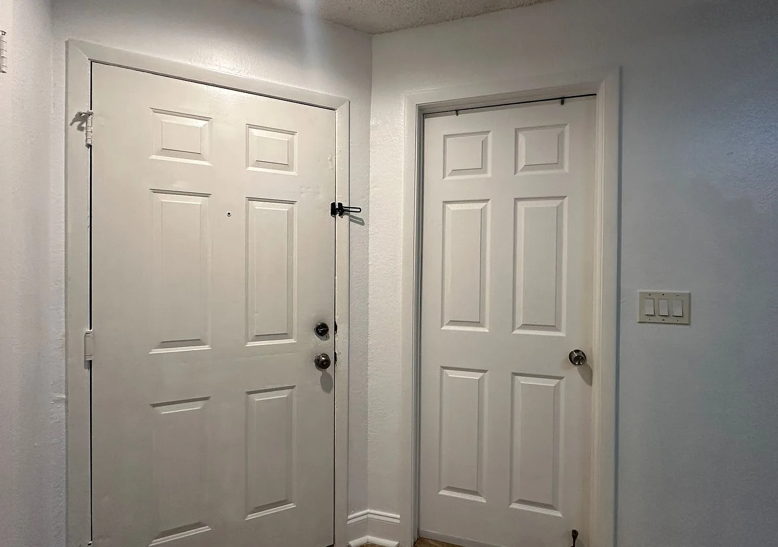 First-Floor Corner 2 Bedroom 2 Bath Condo | Water, Sewer, Trash Included! $200 Off First Full Mon... — Photo 2