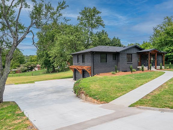 4th image of 2605 Lishwood Dr