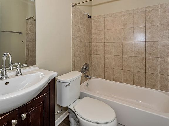 3rd image of 753 Burr Oak Dr
