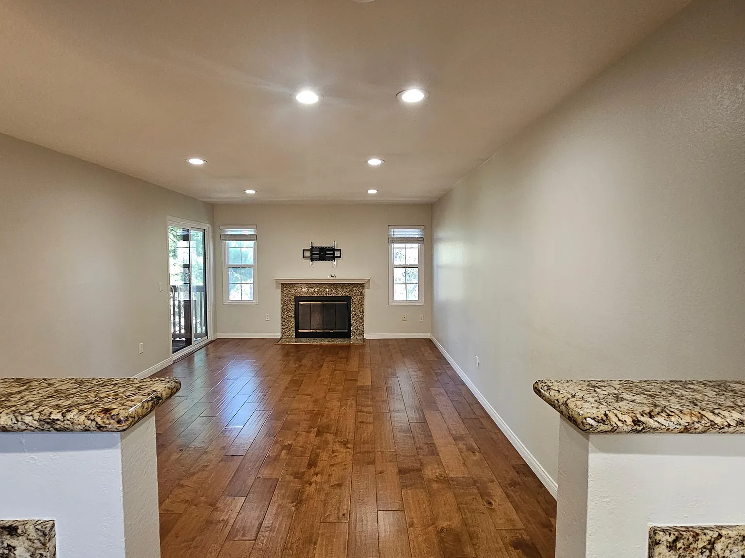 2 bed, 1036 sqft, $3,200 — Photo 1