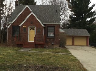 3659 Oakshire Dr, Waterford, MI 48328