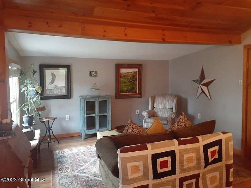 4th image of 521 Sullivan Way Way