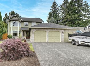 25803 Lake Wilderness Country Club Dr SE, Maple Valley, WA 98038