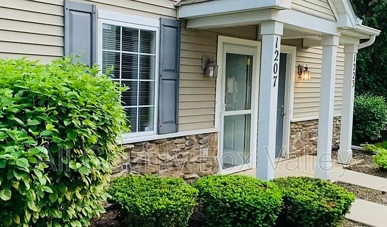 1207 Silverstone Dr — Photo 1