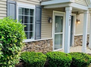 1207 Silverstone Dr, Carpentersville, IL 60110