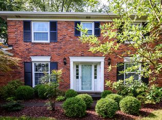 9806 Longwood Cir, Wildwood, KY 40223
