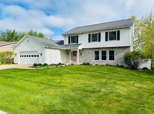 334 Boyson Rd NE, Cedar Rapids, IA 52402