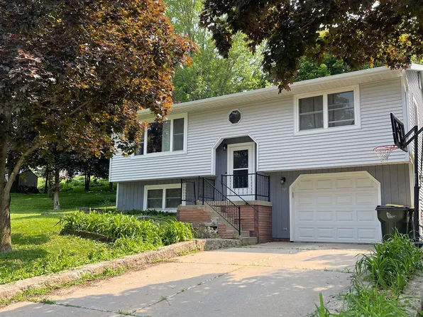 215 Valders Blvd, Barneveld, WI 53507