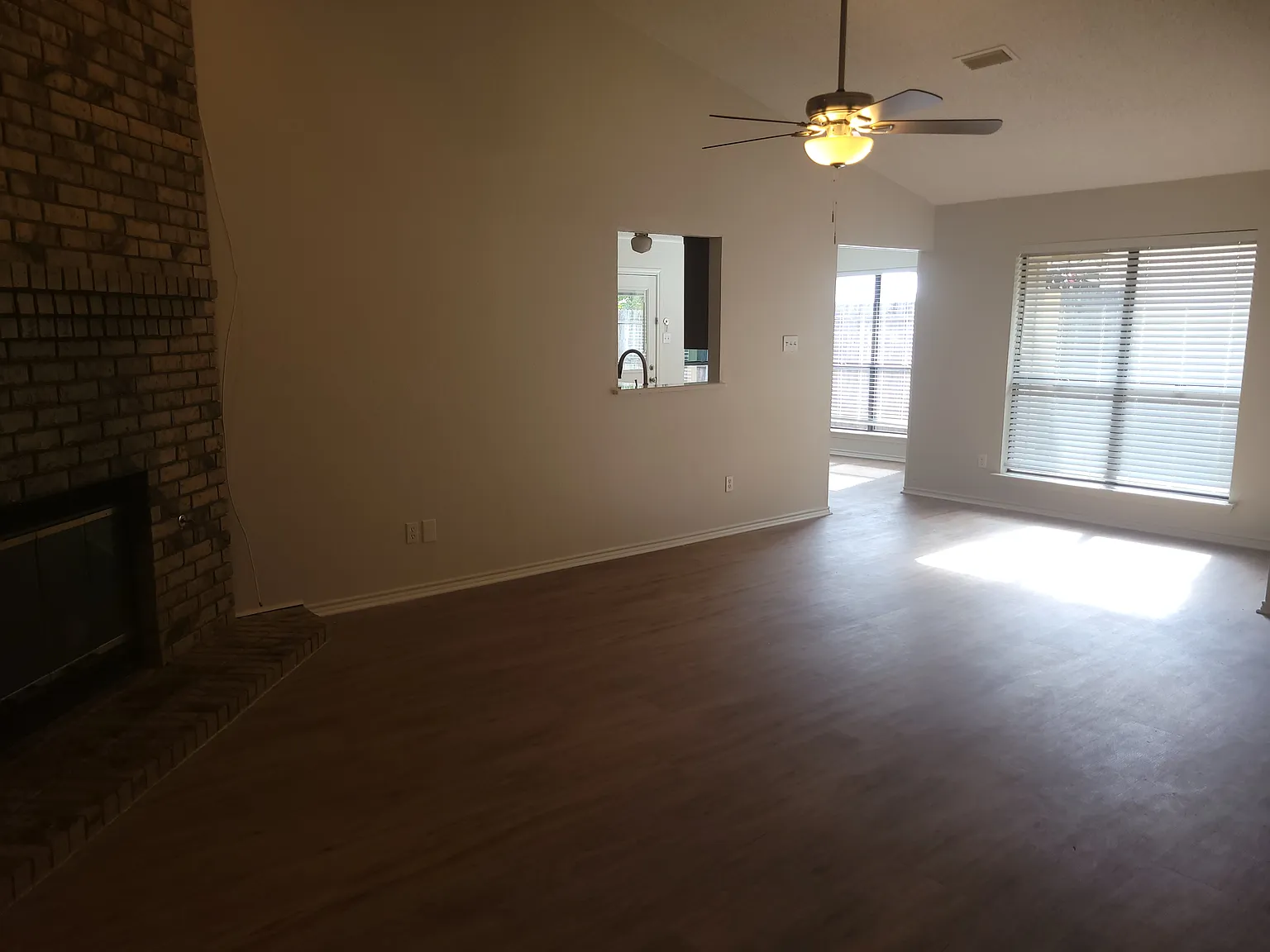 2 bed, 1100 sqft, $2,400 — Photo 2