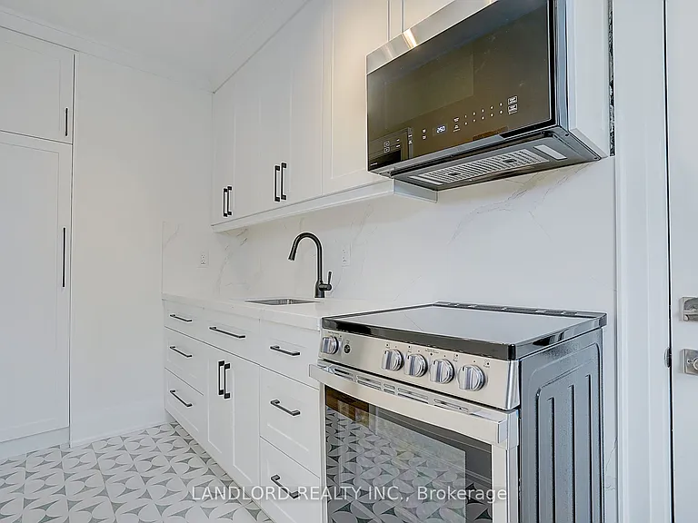 2520 Bloor St W #12 — Photo 24