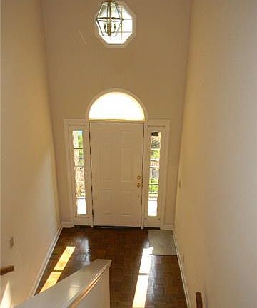 2nd image of 304 Glenridge Ct