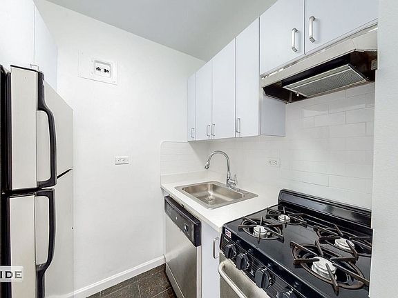 3rd image of 165 E 35th St #5O
