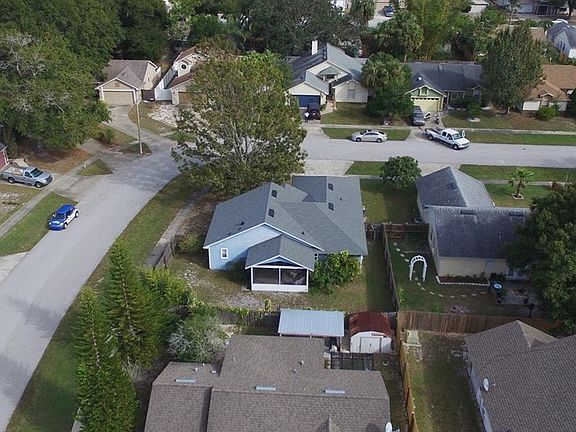 3rd image of 127 N Aberdeen Cir
