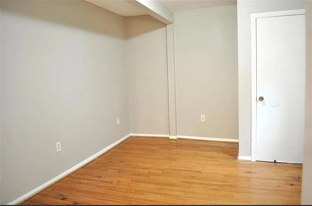 3 bed, 1.0 bath, 1025 sqft, $1,700 — Photo 4