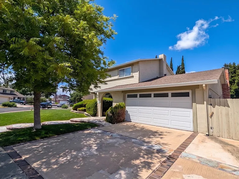 6923 Lassen St — Photo 2