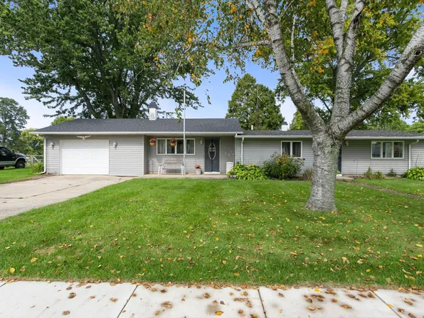 529 Elm St, New Carlisle, IN 46552