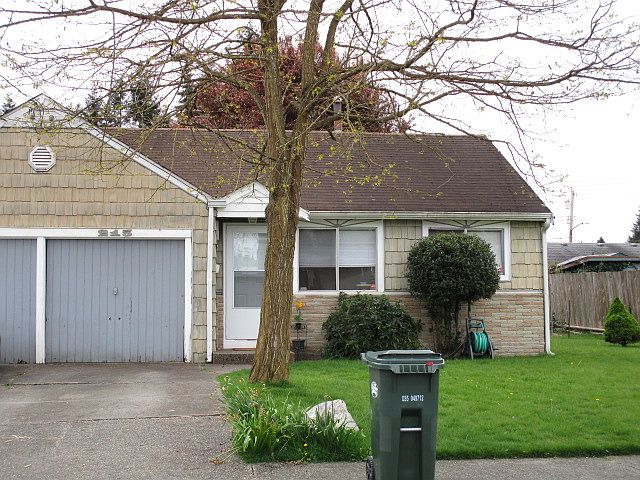 2nd image of 215 To 217 X St SE