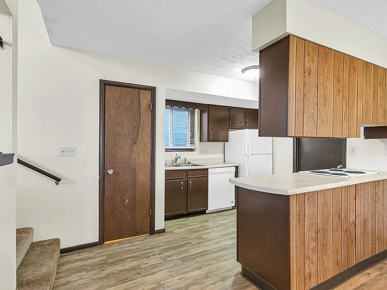 105 N Orr Dr — Photo 47