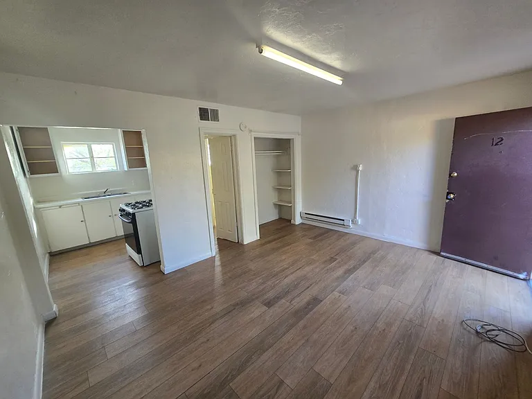 2245 S 6th Ave — Photo 4