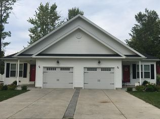 32 Penhurst St, Orchard Park, NY 14127