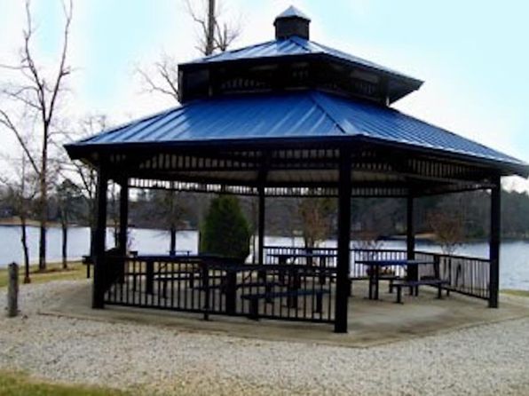 932 Eagles Harbor Dr, Hodges, SC 29653