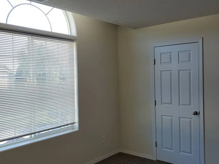 460 Laguna Dr — Photo 12