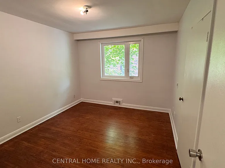 100 Burbank Dr — Photo 14