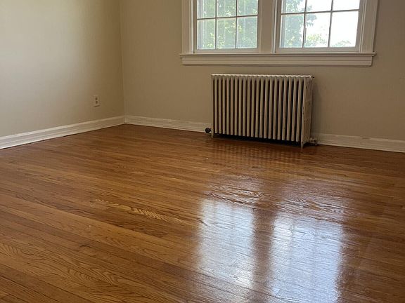 5th image of 935 Castleton Ave