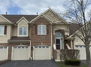 566 Harvey Lake Dr, Vernon Hills, IL
