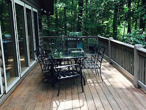 Large Deck for entertaining 