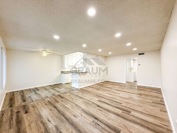 2nd image of 6039 Whitsett Ave APT 205