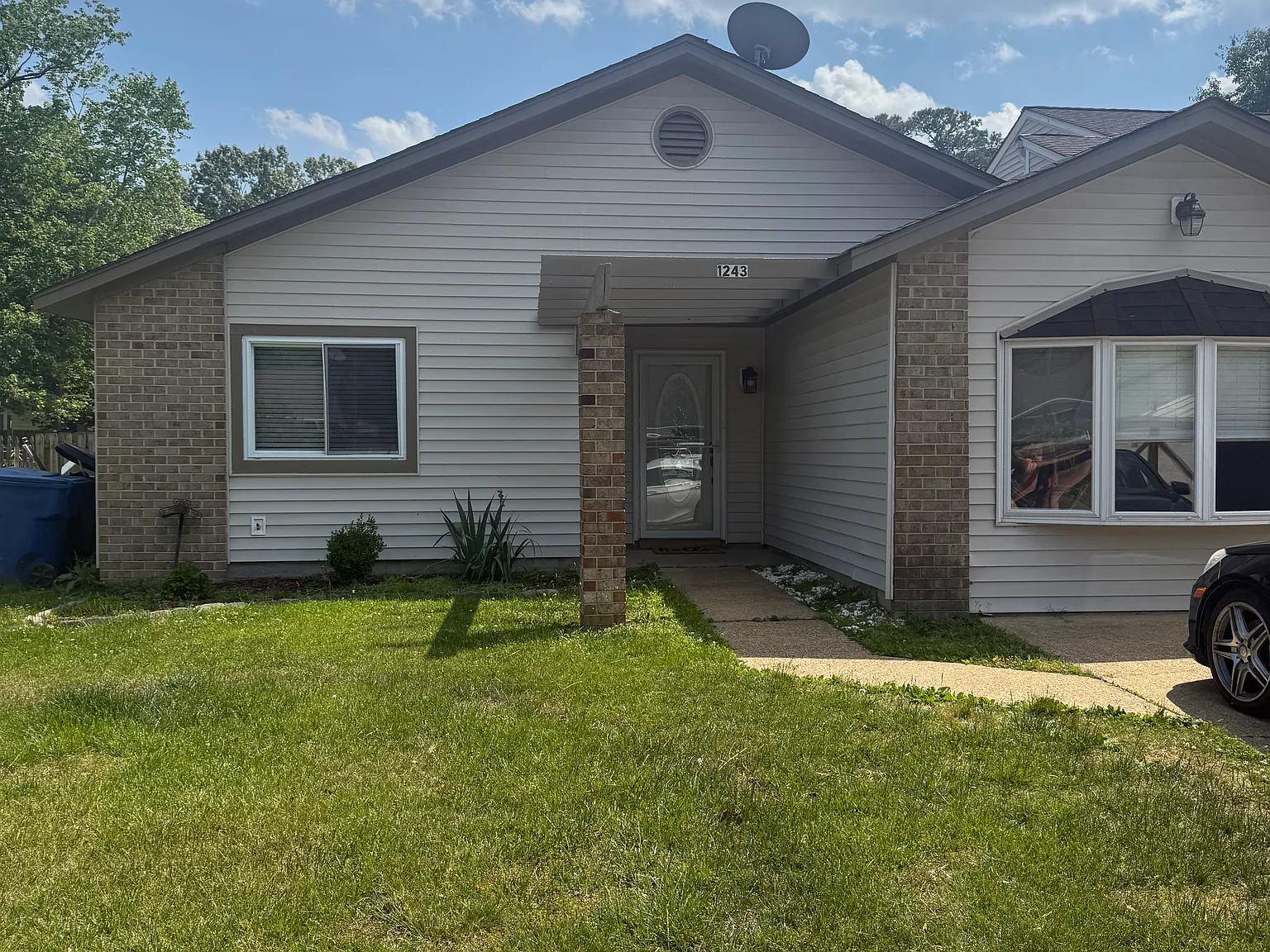 4 bed, 1687 sqft, $2,850 — Photo 1
