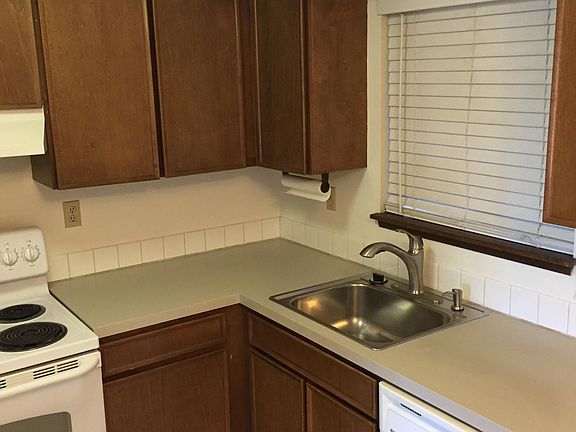 4th image of 99 Hillcrest Dr #2