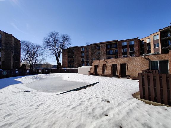 4th image of 1103 S Hunt Club Dr APT 220