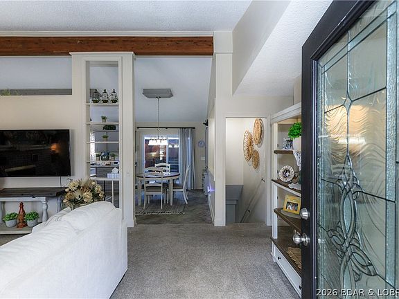 4th image of 39 Rustic Pl