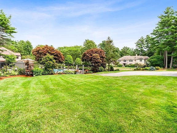 5th image of 7 Saddle Ridge Rd