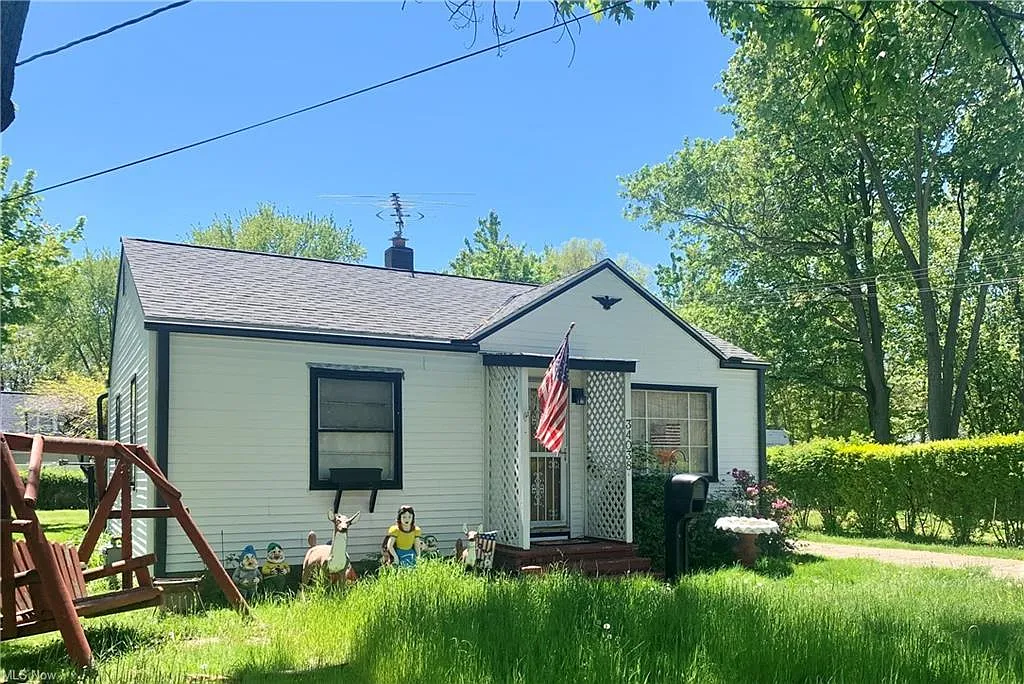 34038 Sylvia Dr photo 1