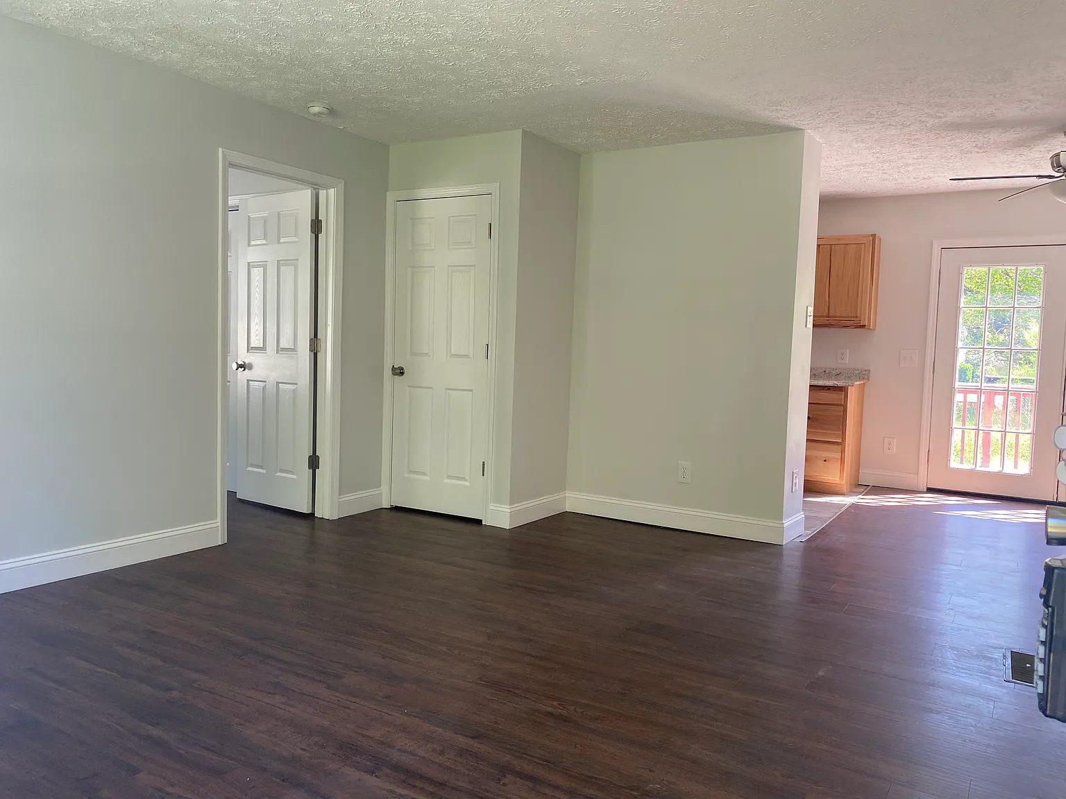 4 bed, $2,600 — Photo 2