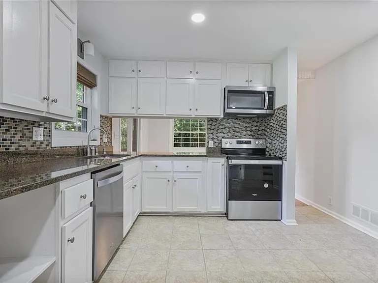 2903 Old Sewell Rd — Photo 10