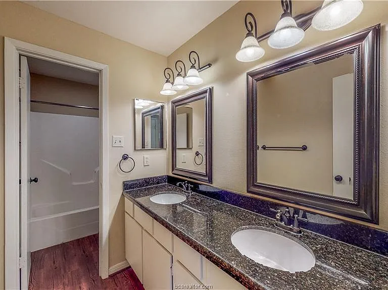 701 Balcones Dr #39 — Photo 6
