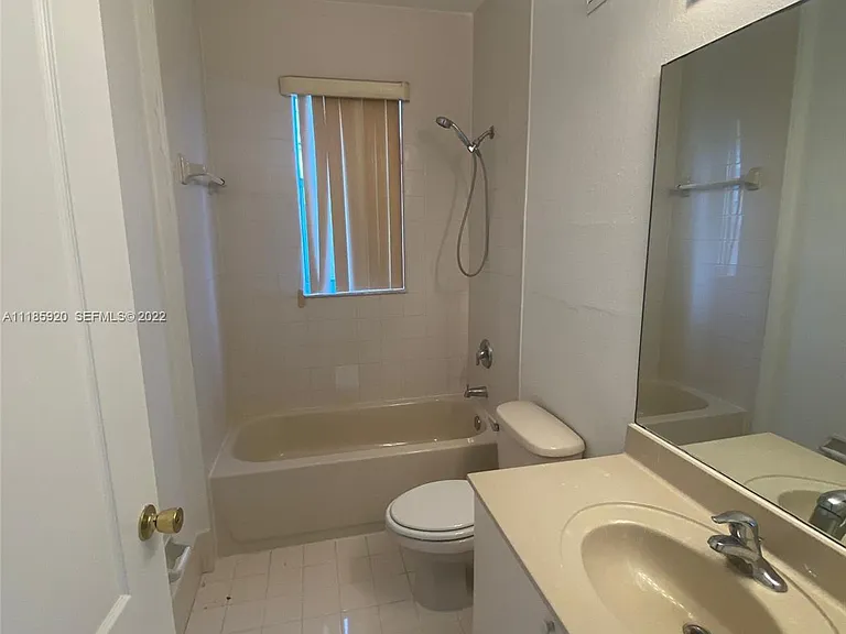 1660 SE 29th St #109-33035 — Photo 7