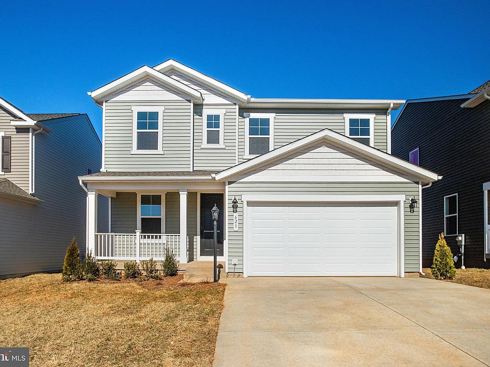 1st image of 621 Clover Ln